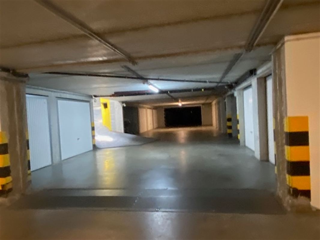 Grote ondergrondse garagebox in centrum Bredene-Duinen