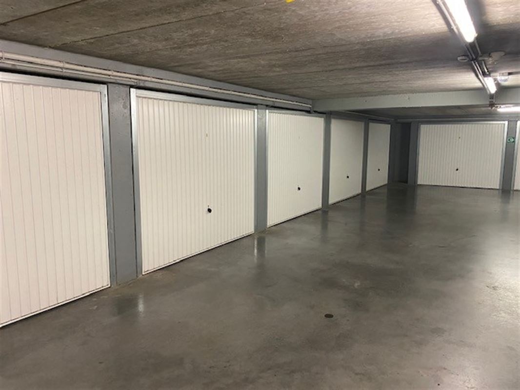 Grote ondergrondse garagebox in centrum Bredene-Duinen
