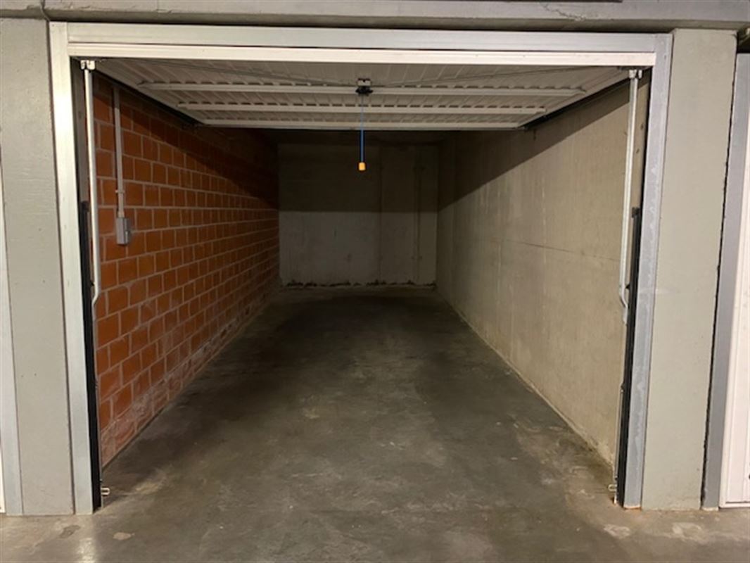 Grote ondergrondse garagebox in centrum Bredene-Duinen