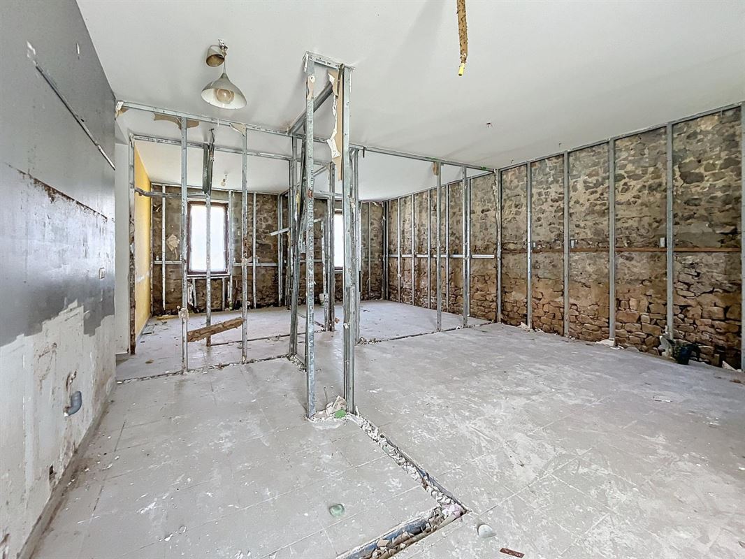 Karakteristieke investeringsgebouwen die moeten worden gerenoveerd (12 potentiële woningen) in Hargimont