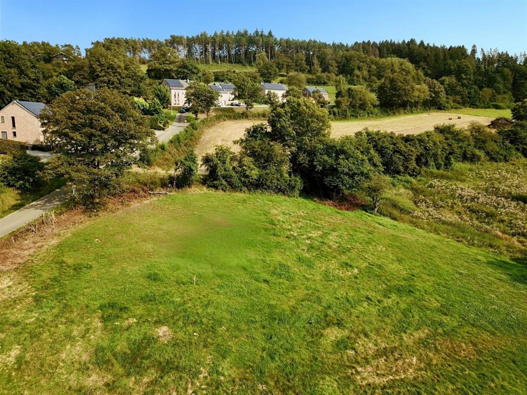 Terrain dans une rue calme de 10ares 80centiares sur les hauteurs de Rendeux