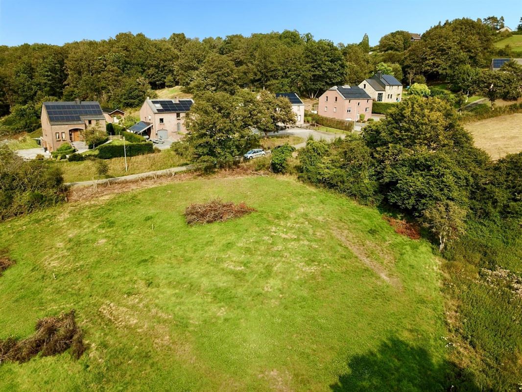 Terrain dans une rue calme de 10ares 80centiares sur les hauteurs de Rendeux