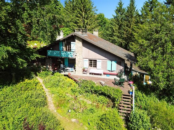 Chalet met 4 slaapkamers in een uitzonderlijke omgeving in Rendeux