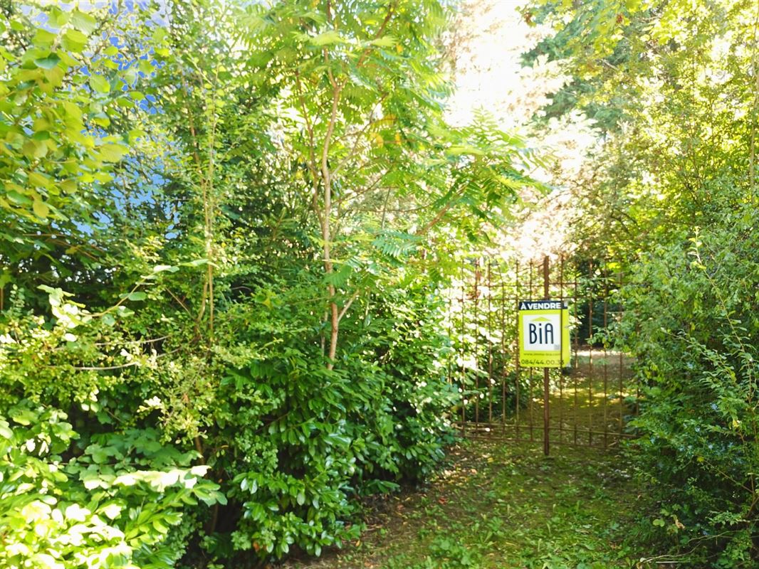 Dans le bas du village de Warisy,  terrain de 14 ares qui bénéficie d?une vue dégagée et exceptionnelle