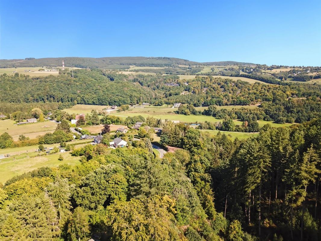 Dans le bas du village de Warisy,  terrain de 14 ares qui bénéficie d?une vue dégagée et exceptionnelle