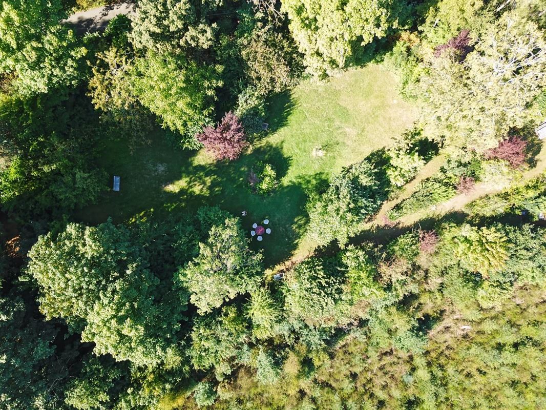 Dans le bas du village de Warisy,  terrain de 14 ares qui bénéficie d?une vue dégagée et exceptionnelle