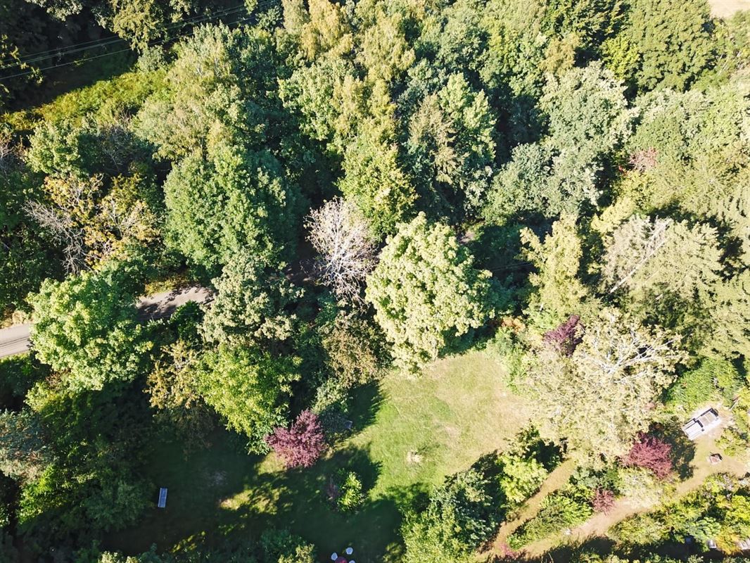 Dans le bas du village de Warisy,  terrain de 14 ares qui bénéficie d?une vue dégagée et exceptionnelle
