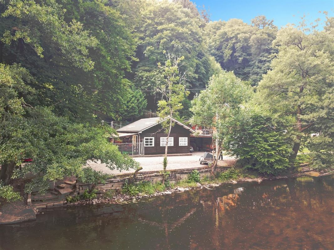 Chalet met 2 slaapkamers aan de oevers van de Ourthe in Nisramont
