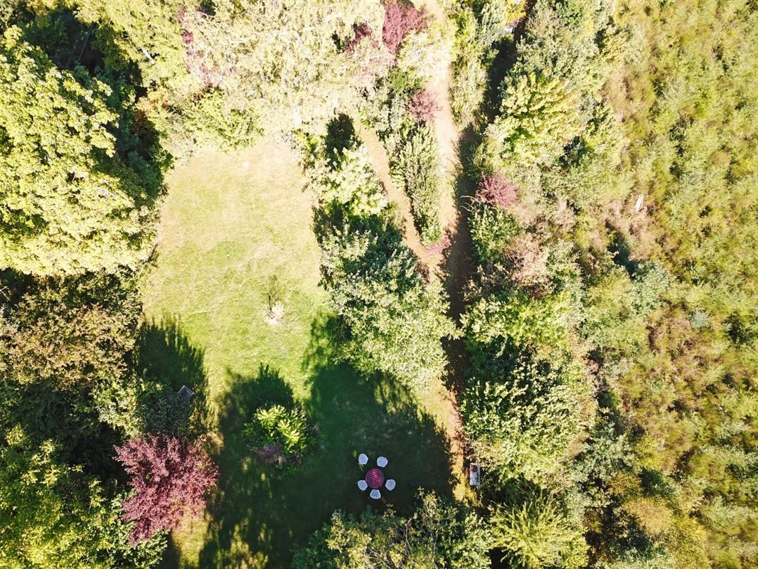 Dans le bas du village de Warisy,  terrain de 14 ares qui bénéficie d?une vue dégagée et exceptionnelle