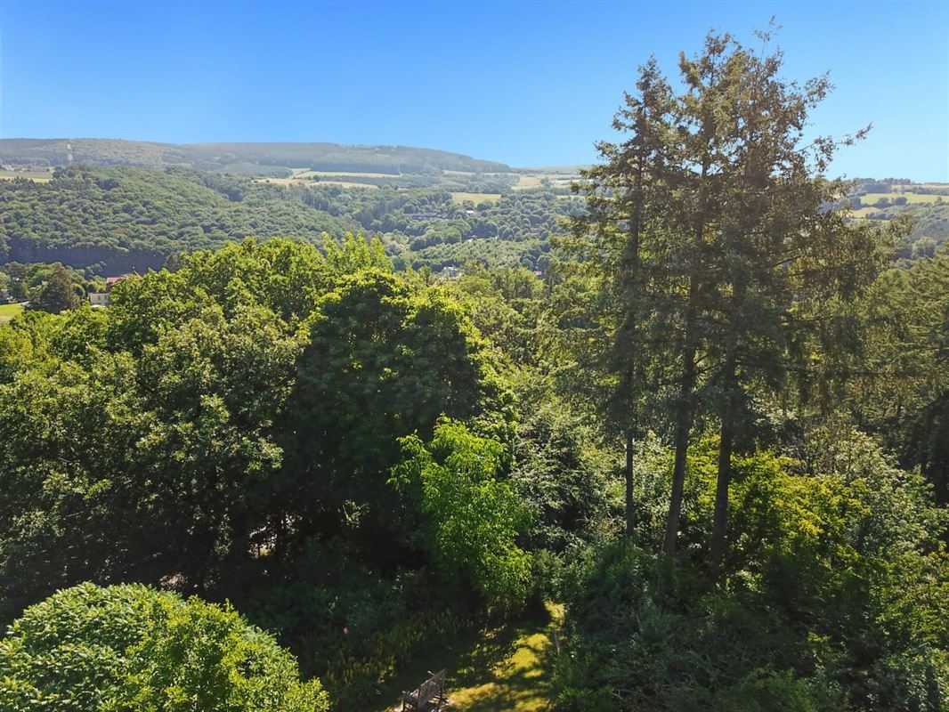 Dans le bas du village de Warisy,  terrain de 14 ares qui bénéficie d?une vue dégagée et exceptionnelle
