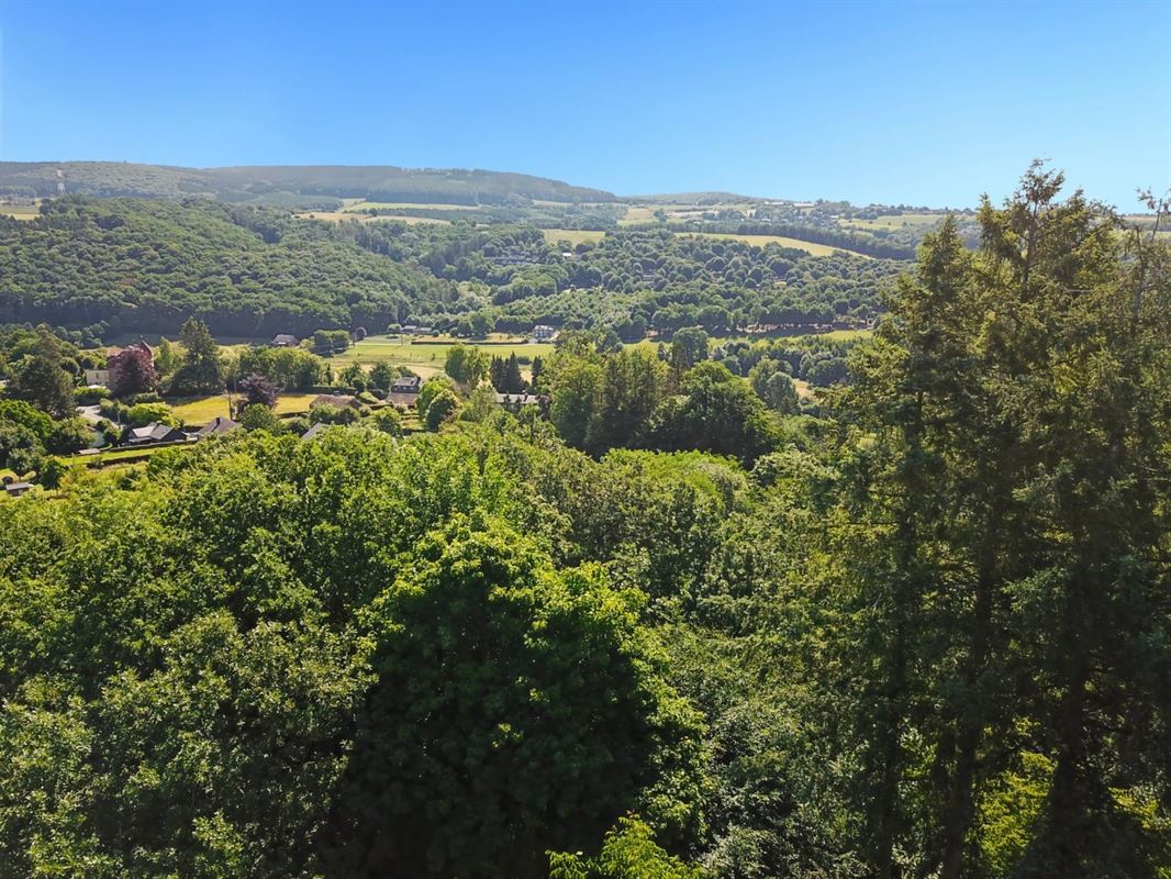 Dans le bas du village de Warisy,  terrain de 14 ares qui bénéficie d?une vue dégagée et exceptionnelle