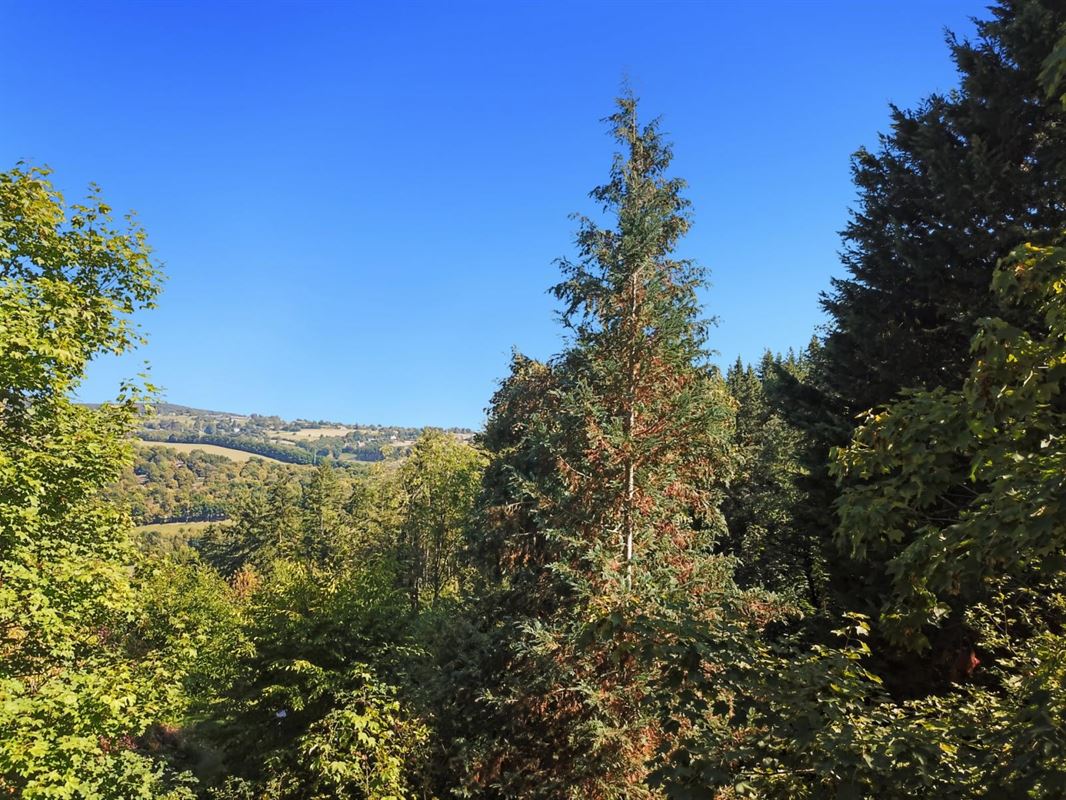 Dans le bas du village de Warisy,  terrain de 14 ares qui bénéficie d?une vue dégagée et exceptionnelle
