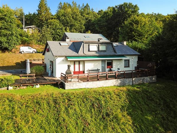 Maison avec une vue panoramique sur les hauteurs de Maboge