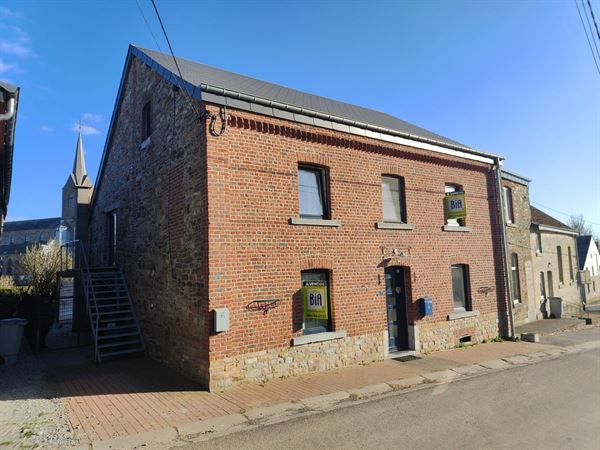 Dorpshuis met tuin en twee onafhankelijke woningen te Champlon