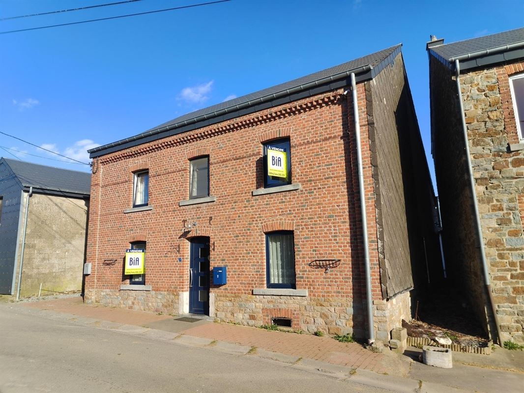 Dorpshuis met tuin en twee onafhankelijke woningen te Champlon