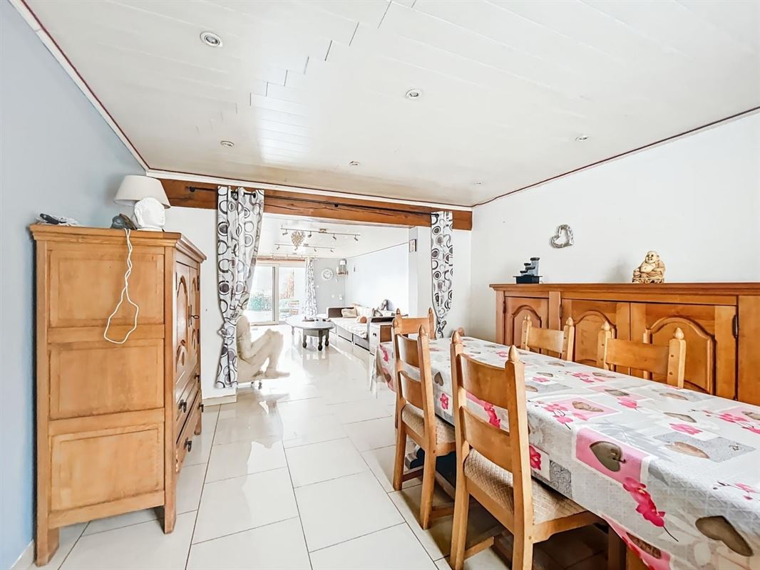 Dorpshuis met tuin en twee onafhankelijke woningen te Champlon