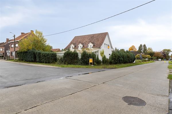 Ruime woning met 4 slaapkamers, veranda en tuin