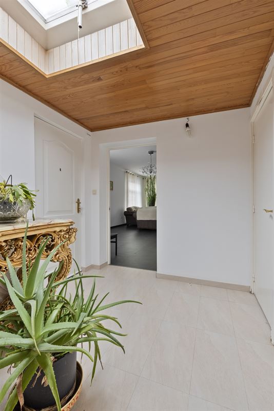Ruime woning met 4 slaapkamers, veranda en tuin