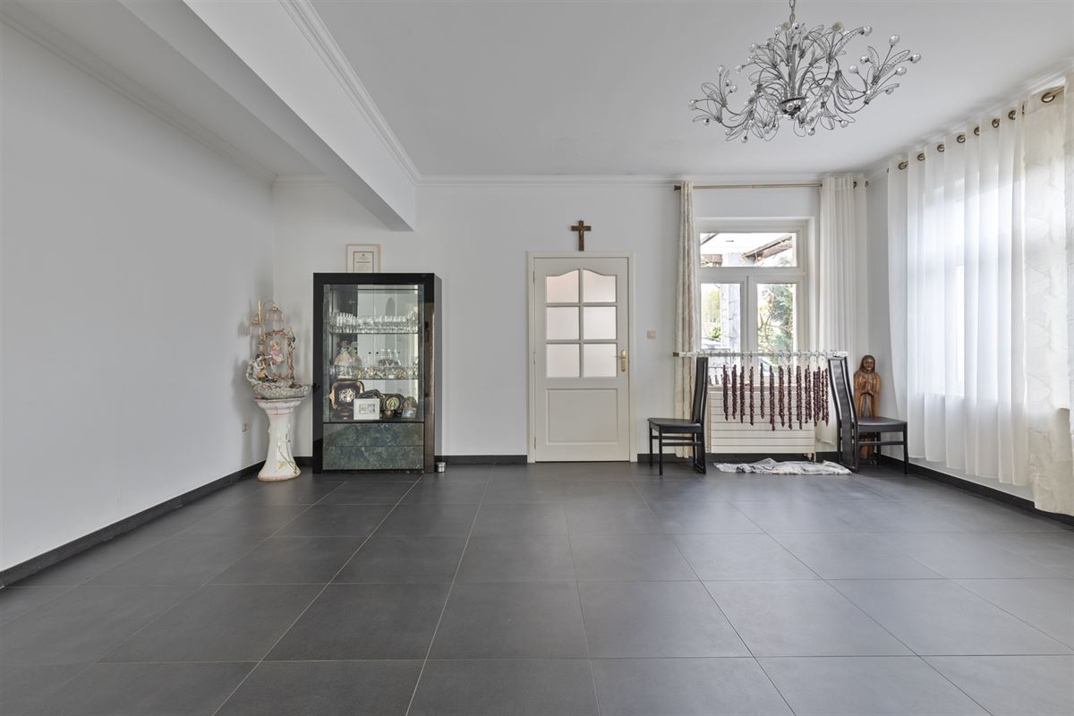 Ruime woning met 4 slaapkamers, veranda en tuin