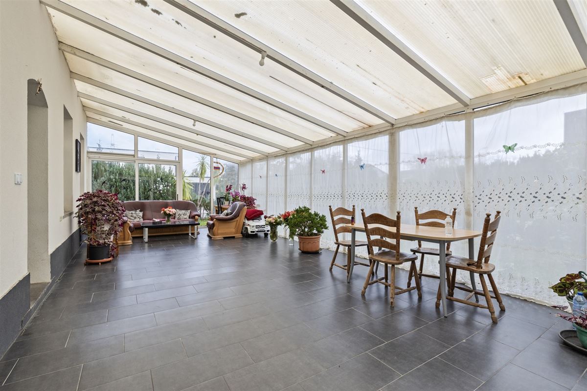 Ruime woning met 4 slaapkamers, veranda en tuin