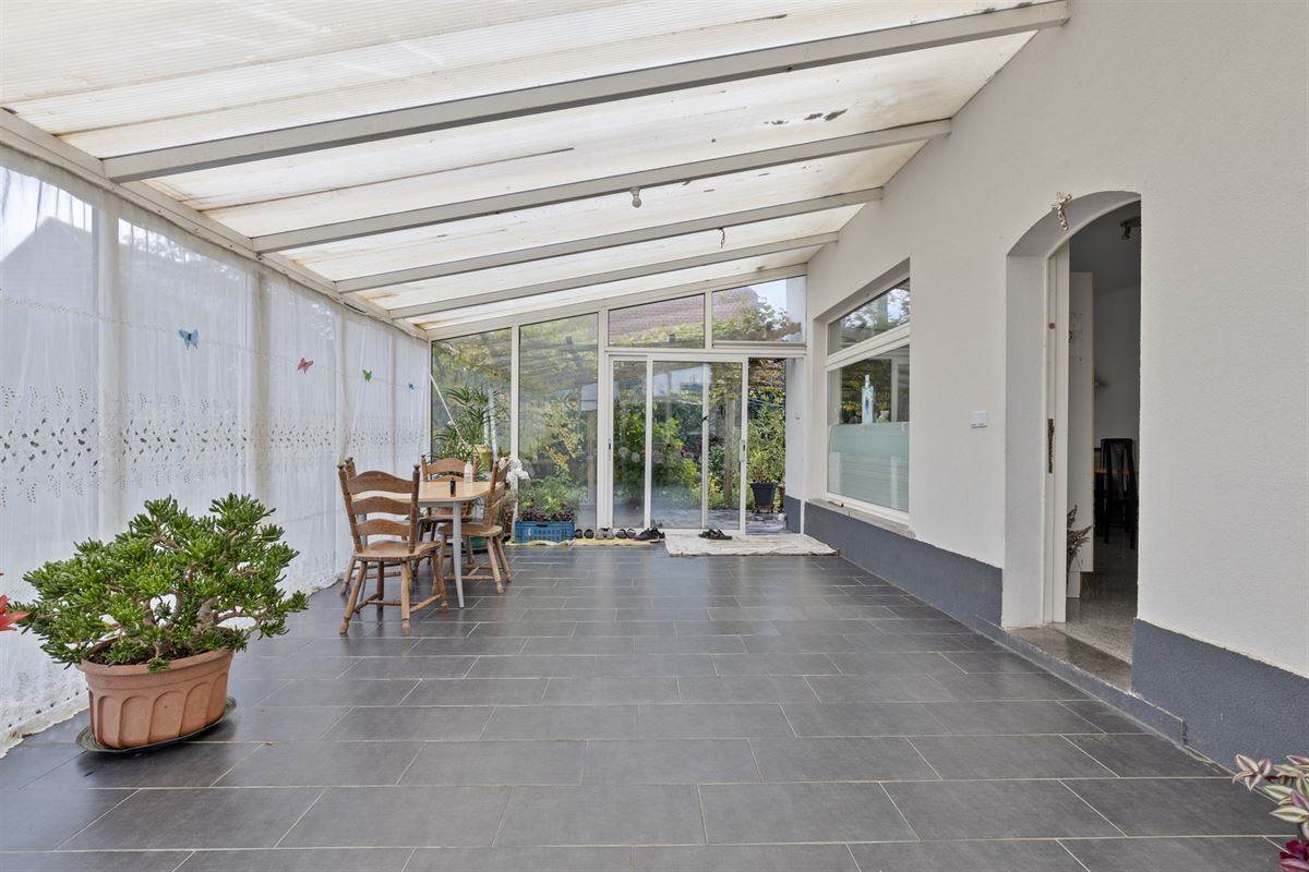Ruime woning met 4 slaapkamers, veranda en tuin