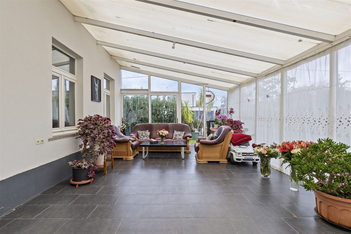 Ruime woning met 4 slaapkamers, veranda en tuin