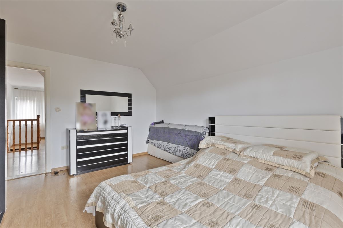 Ruime woning met 4 slaapkamers, veranda en tuin