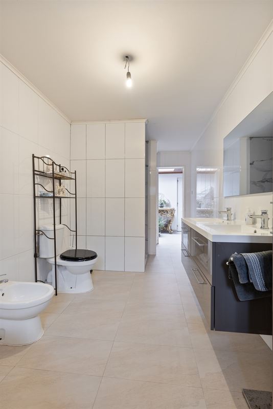 Ruime woning met 4 slaapkamers, veranda en tuin