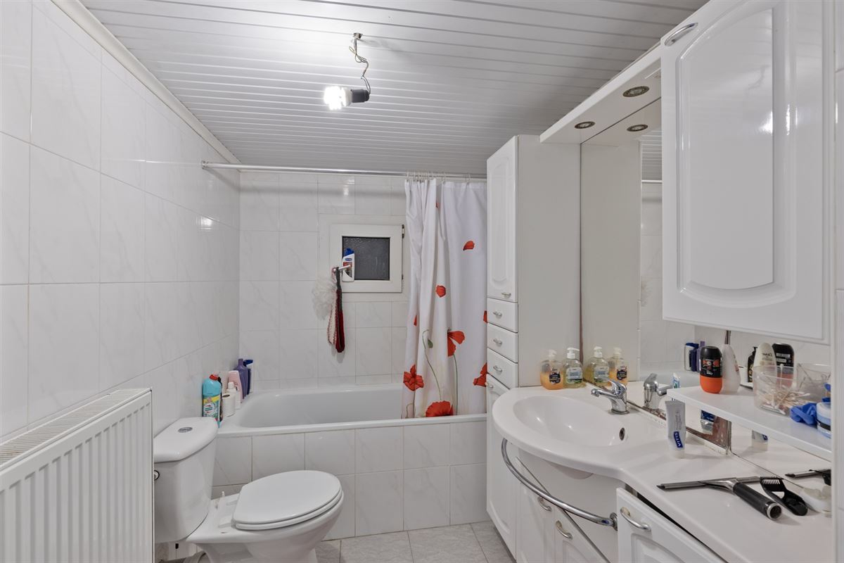 Ruime woning met 4 slaapkamers, veranda en tuin