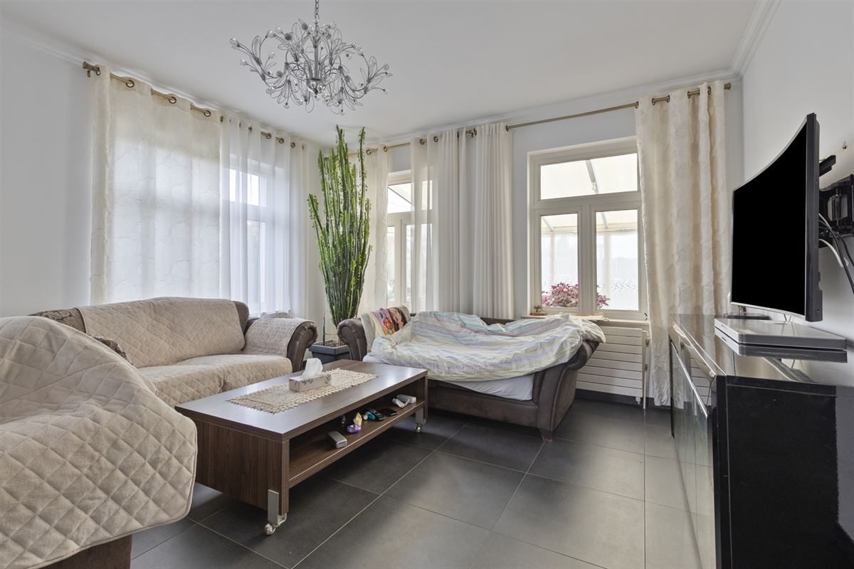 Ruime woning met 4 slaapkamers, veranda en tuin