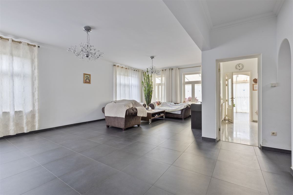 Ruime woning met 4 slaapkamers, veranda en tuin