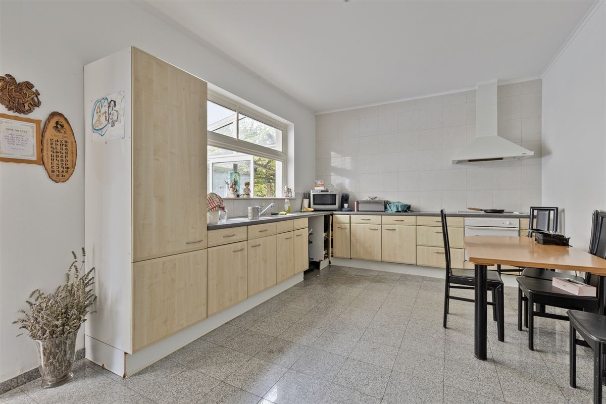 Ruime woning met 4 slaapkamers, veranda en tuin