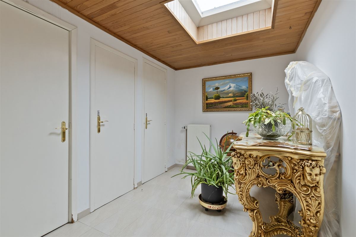 Ruime woning met 4 slaapkamers, veranda en tuin