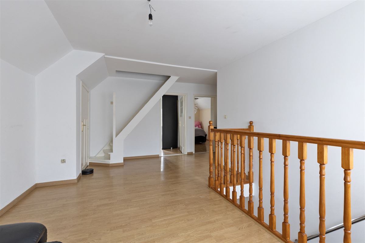 Ruime woning met 4 slaapkamers, veranda en tuin