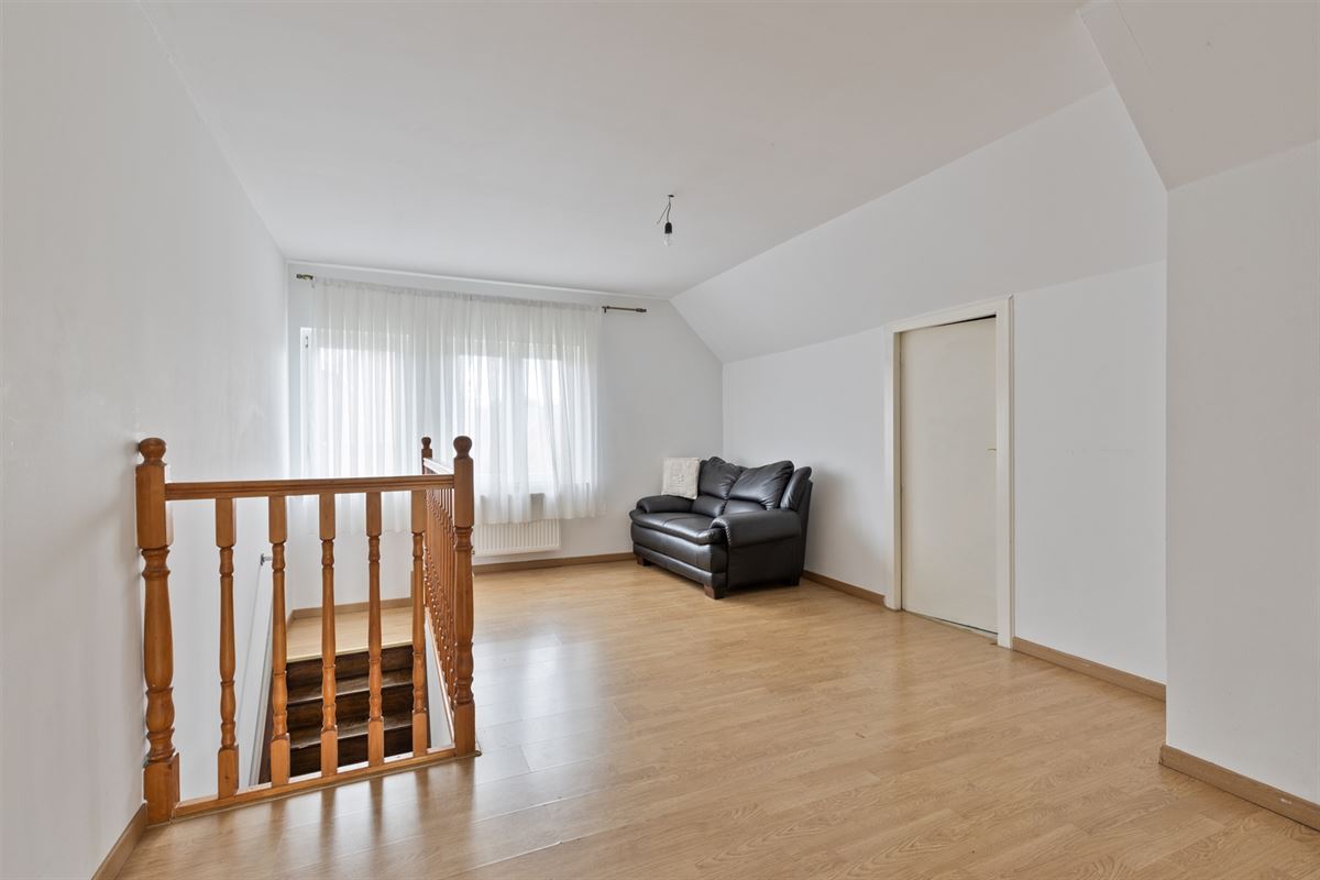 Ruime woning met 4 slaapkamers, veranda en tuin
