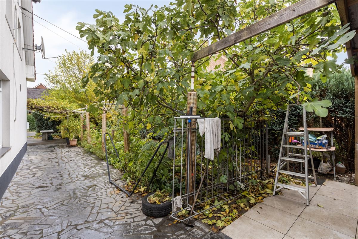 Ruime woning met 4 slaapkamers, veranda en tuin