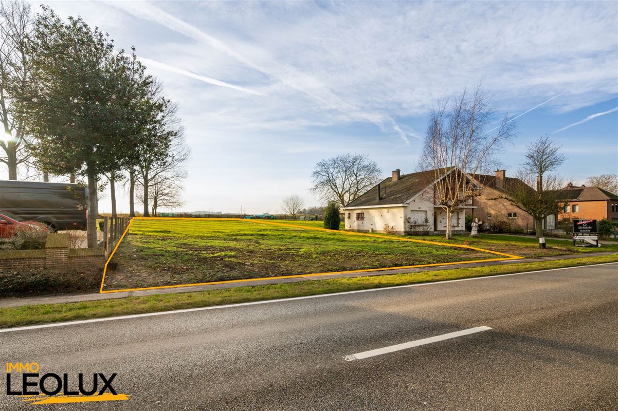 Bouwgrond voor villa in groene omgeving
