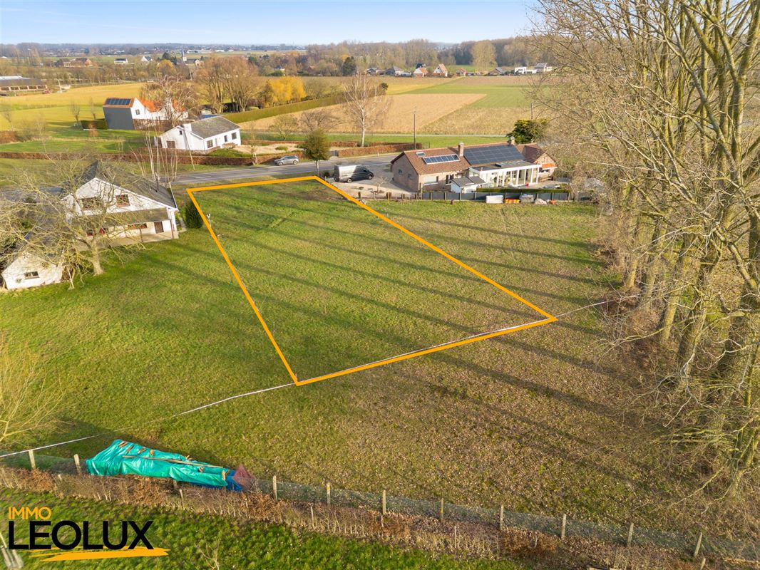 Bouwgrond voor villa in groene omgeving