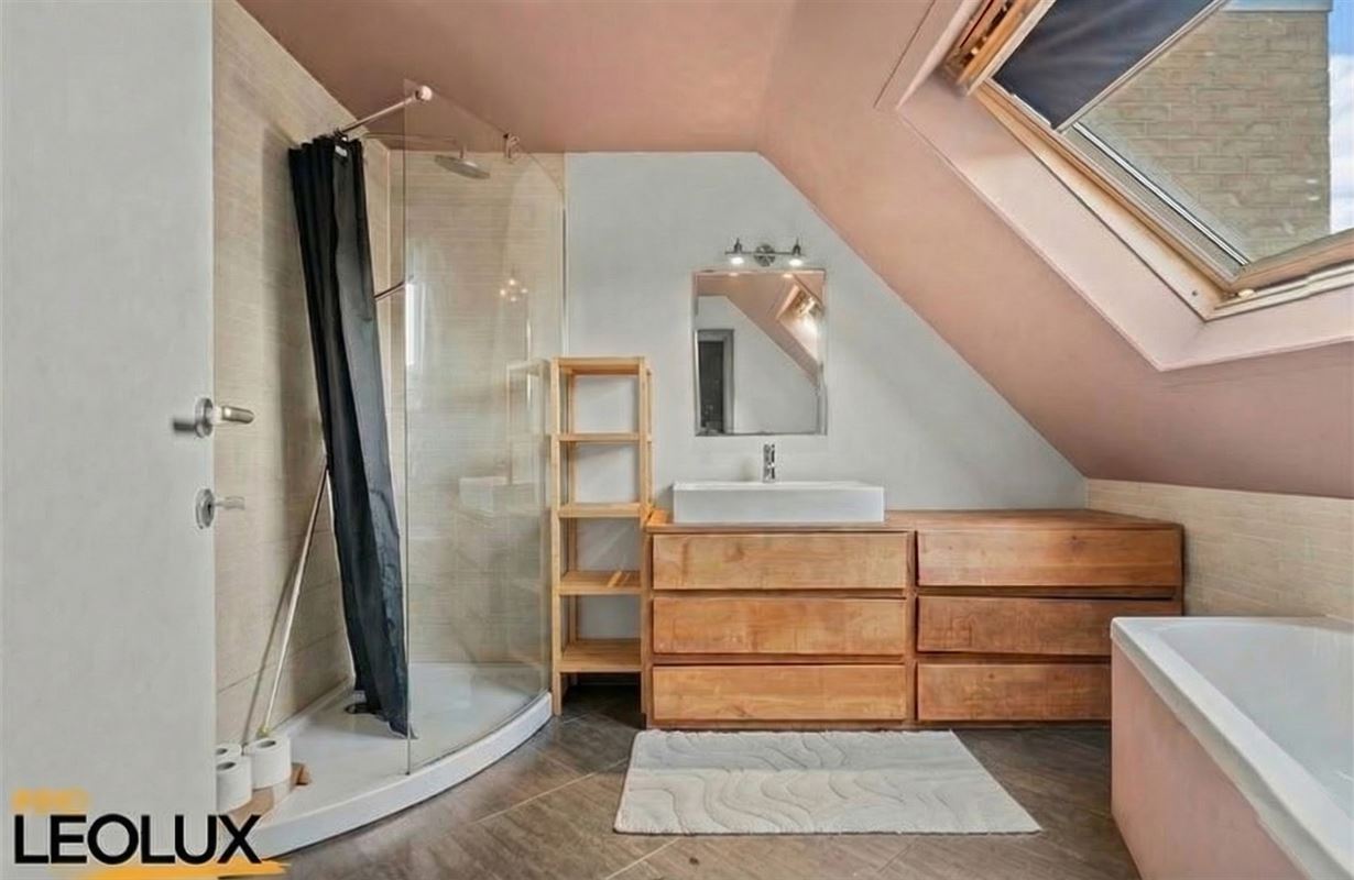 Charmante maison mitoyenne avec 4 chambres et jardin