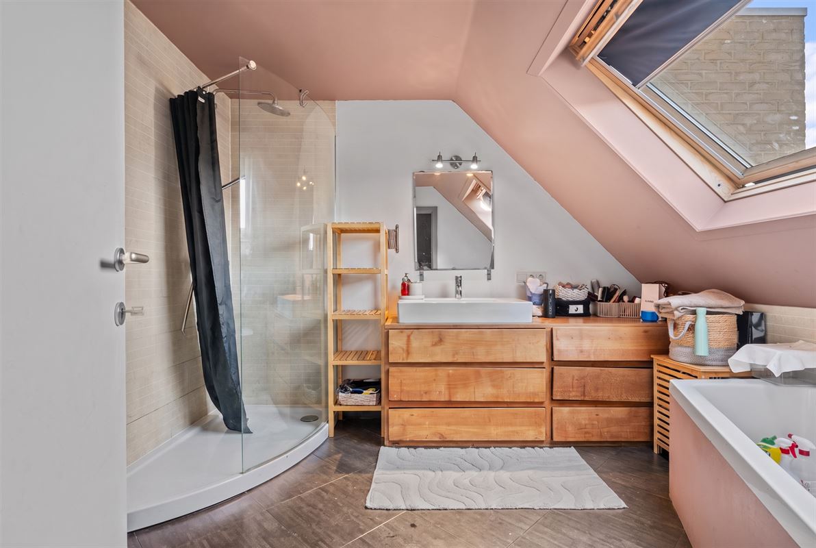 Charmante maison mitoyenne avec 4 chambres et jardin