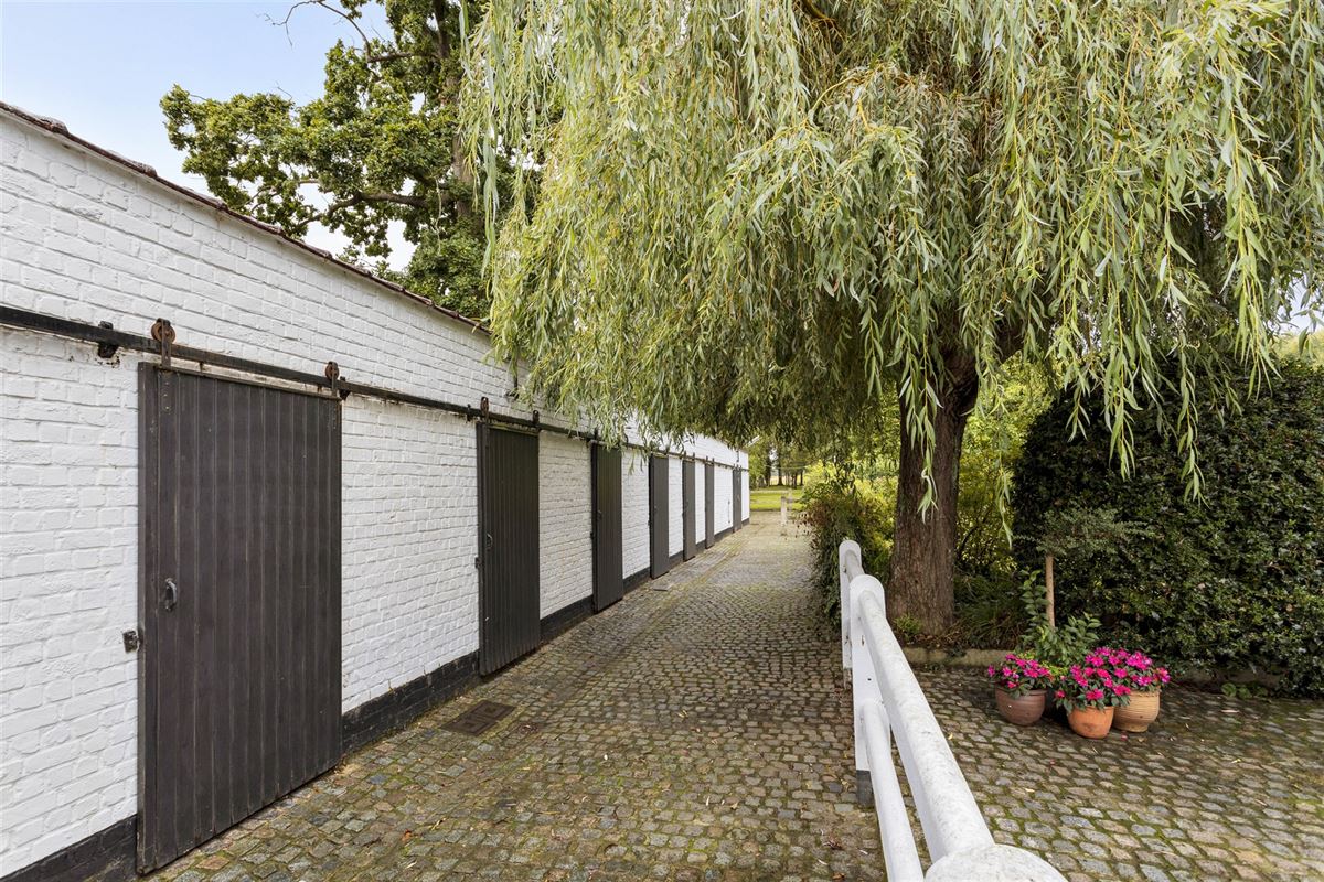 Karaktervolle Hoeve met 5 Slaapkamers in Merchtem