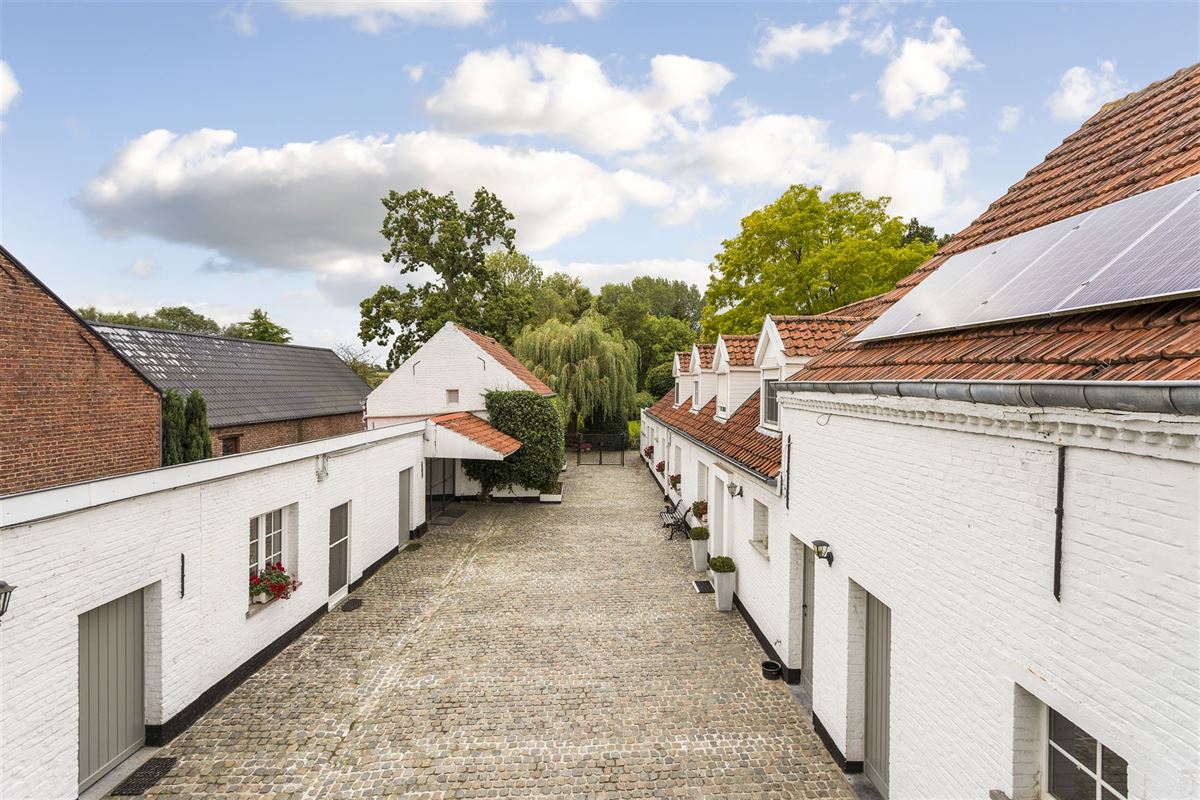 Karaktervolle Hoeve met 5 Slaapkamers in Merchtem