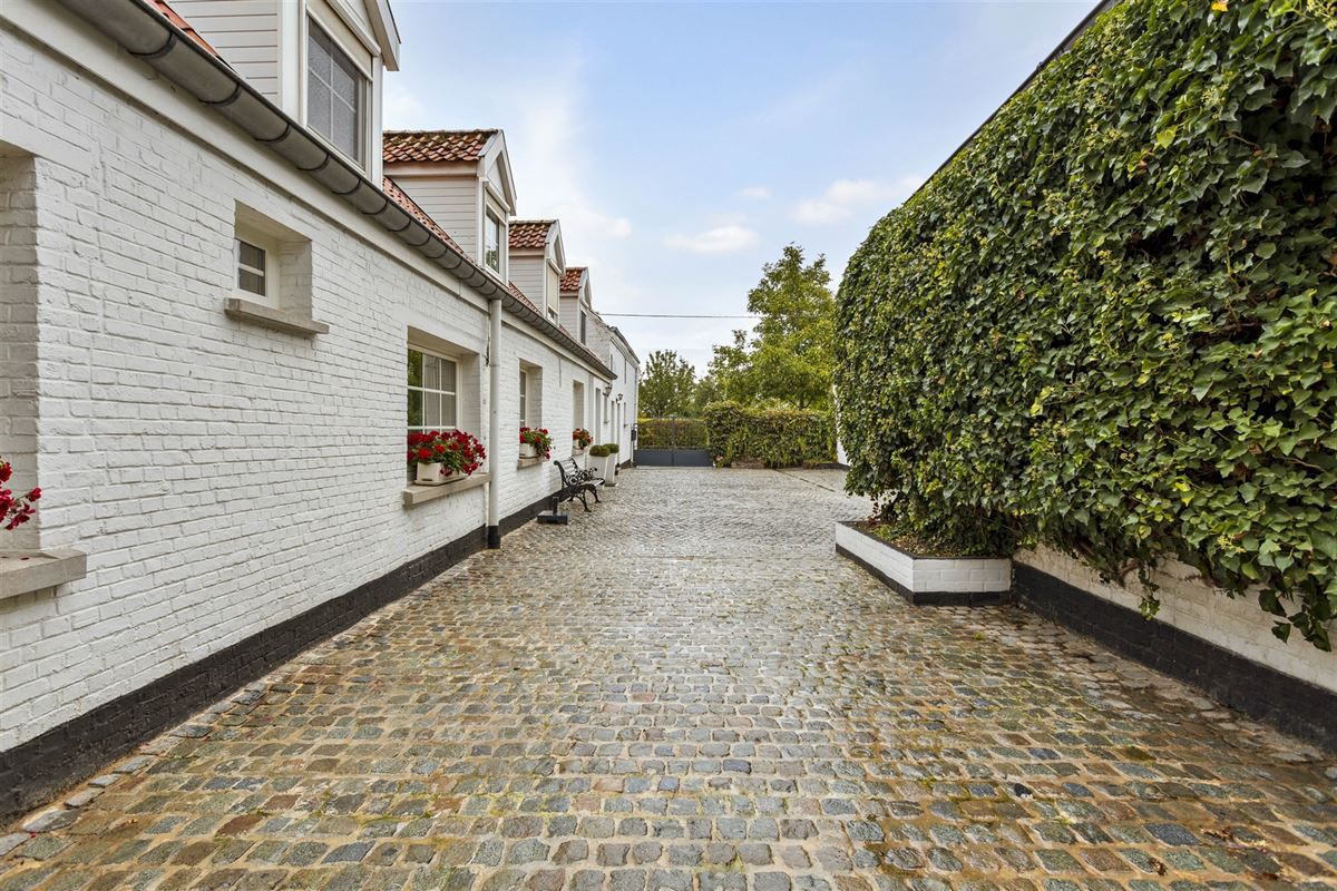 Karaktervolle Hoeve met 5 Slaapkamers in Merchtem