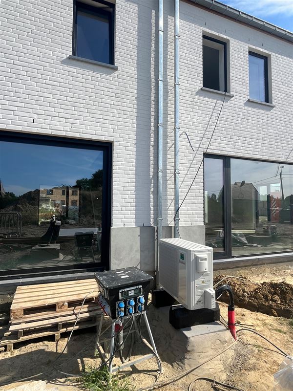 Maison moderne de construction neuve dans le vert de Meise
