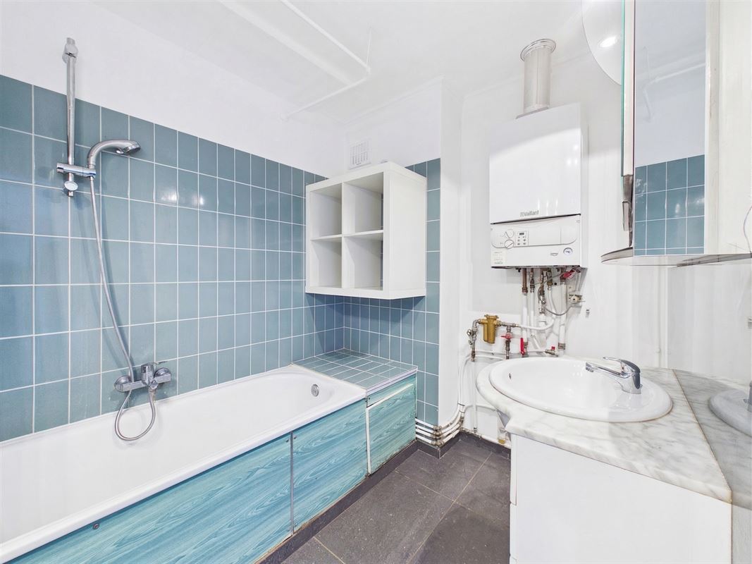 Near train station: 2 bedrooms + attic + garage