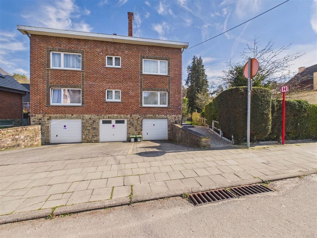 Near train station: 2 bedrooms + attic + garage