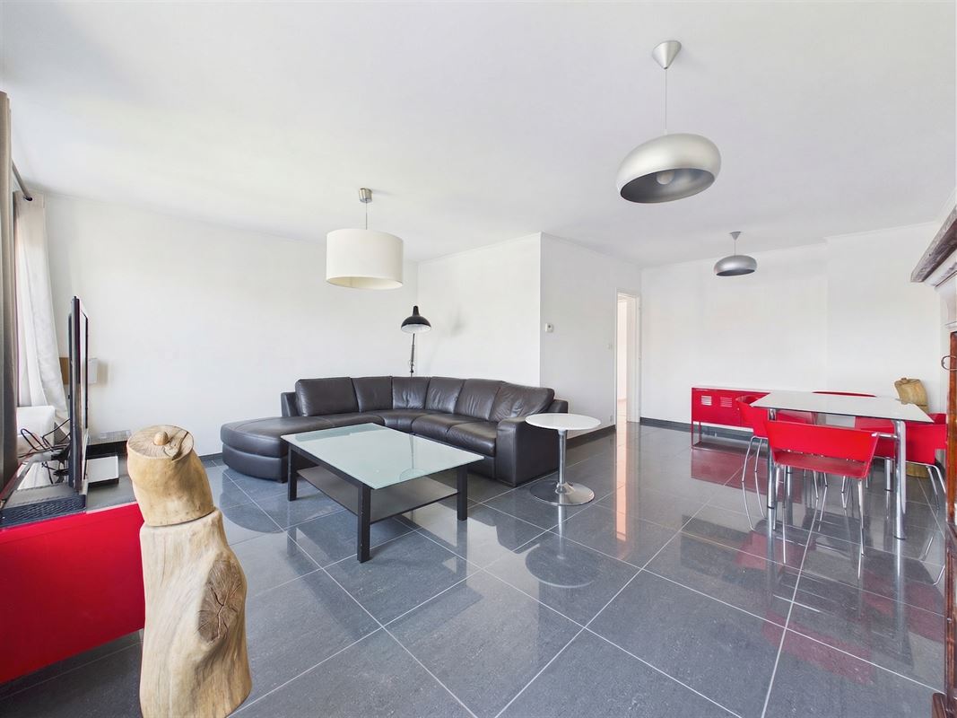 Near train station: 2 bedrooms + attic + garage
