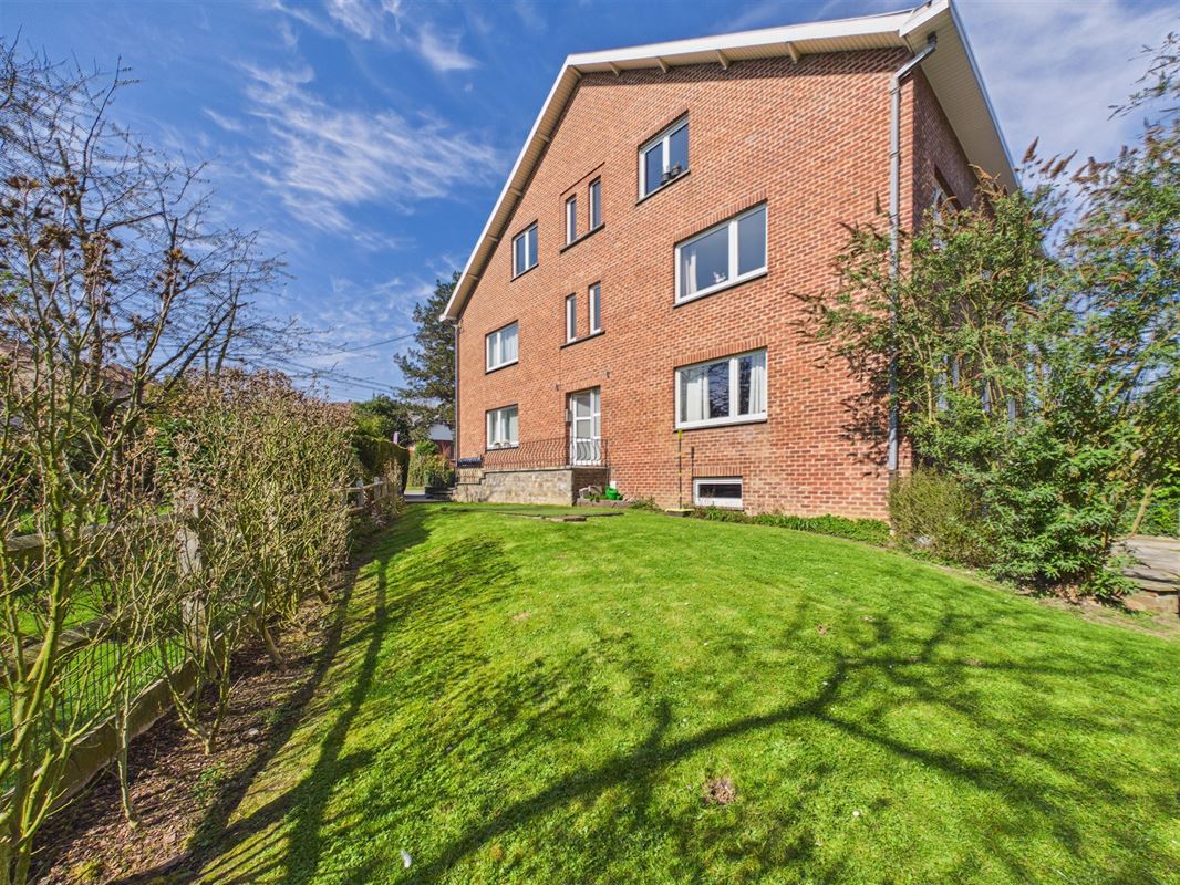 Near train station: 2 bedrooms + attic + garage