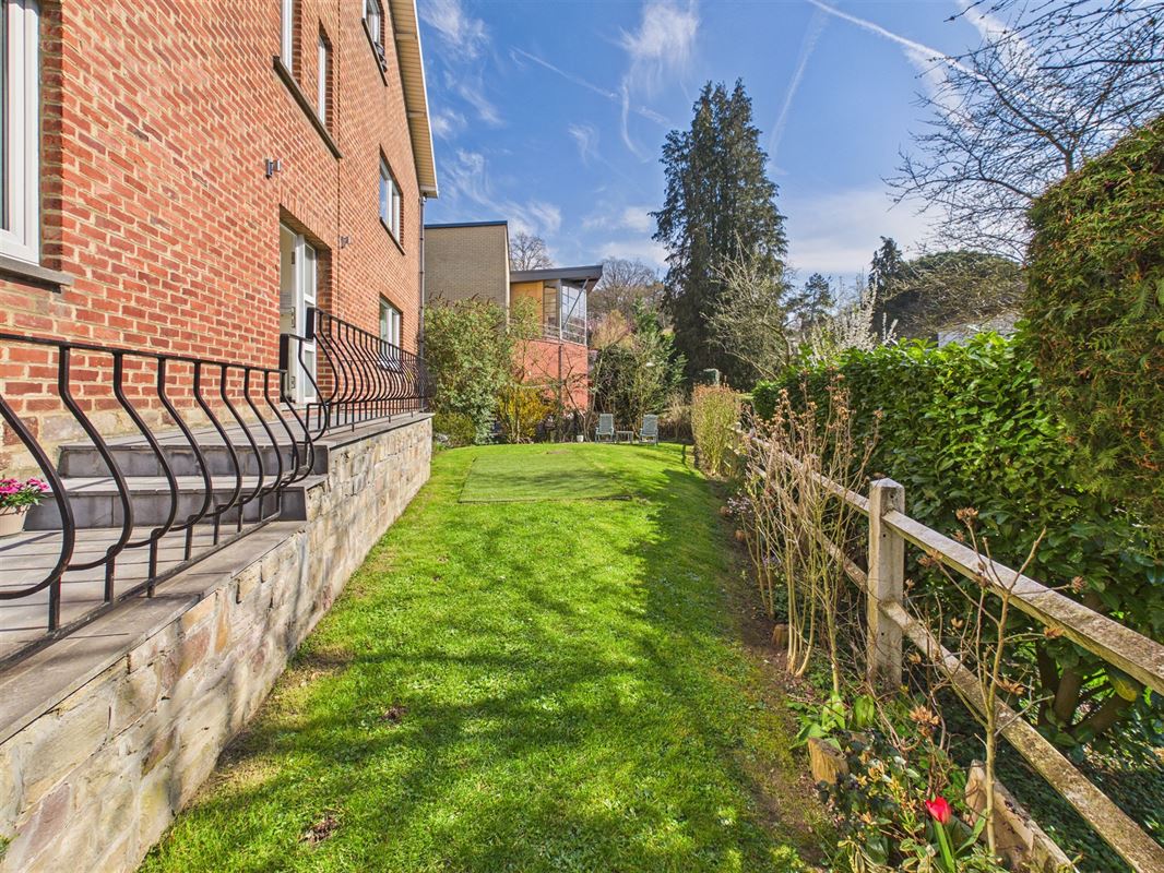 Near train station: 2 bedrooms + attic + garage