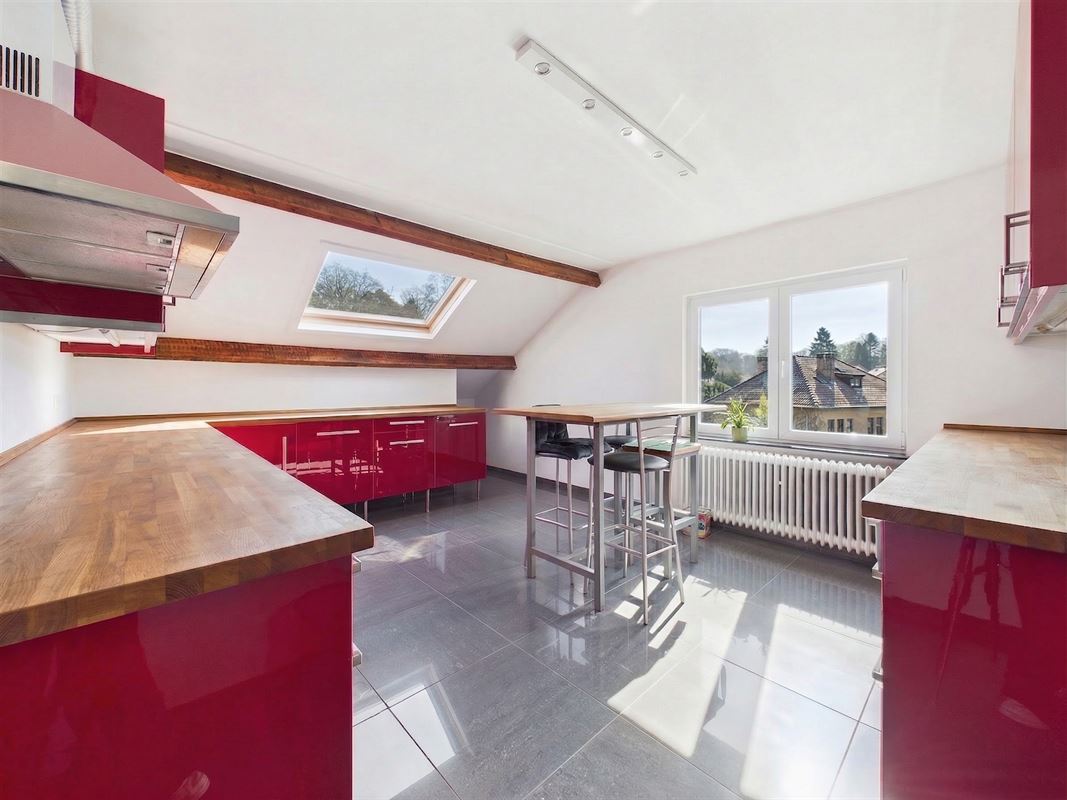 Near train station: 2 bedrooms + attic + garage